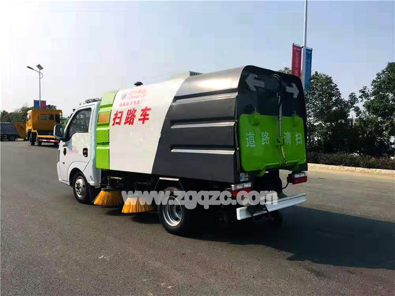程力集團(tuán)國(guó)六東風(fēng)途逸掃路車(chē) 程力集團(tuán)國(guó)六東風(fēng)途逸掃路車(chē)