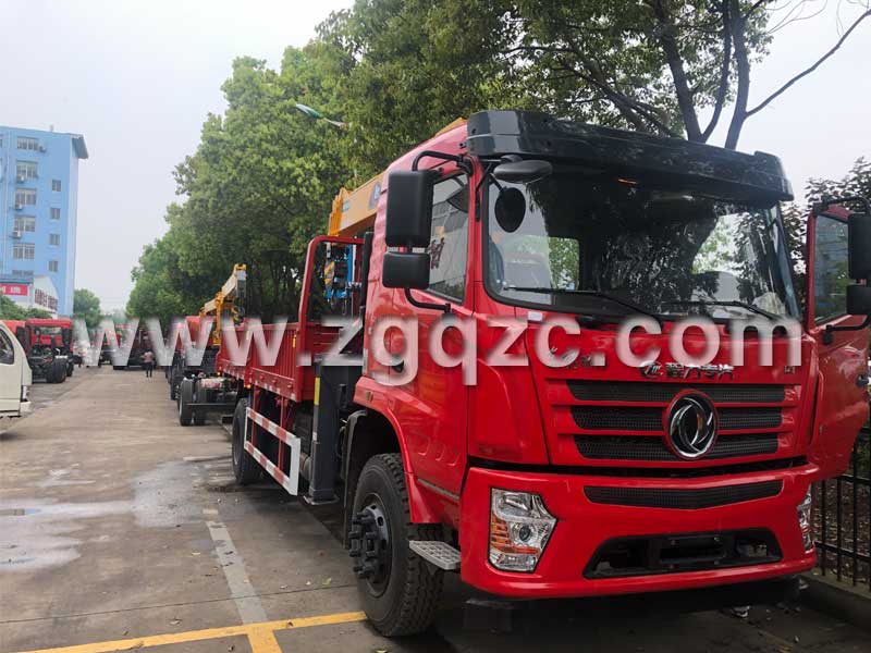 圖上東風暢行隨車吊已經做好 圖上東風暢行隨車吊已經做好