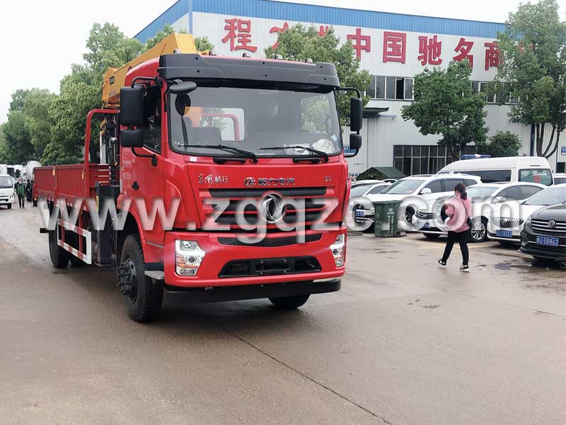 圖上東風暢行隨車吊準備出廠 圖上東風暢行隨車吊準備出廠